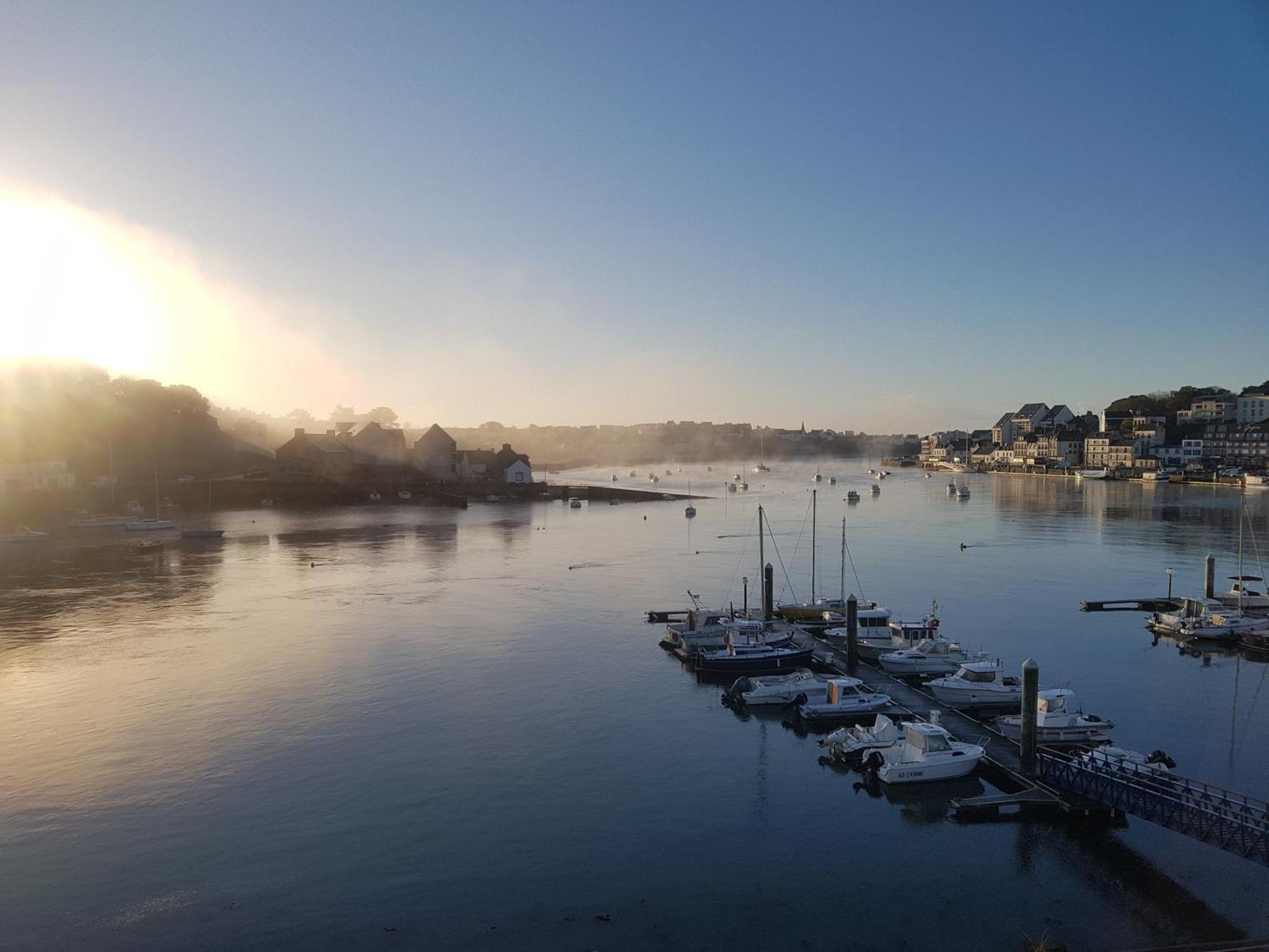 Anatoline Audierne Appart'Hotel Vue Mer - Sea & Harbor Stay Exteriör bild