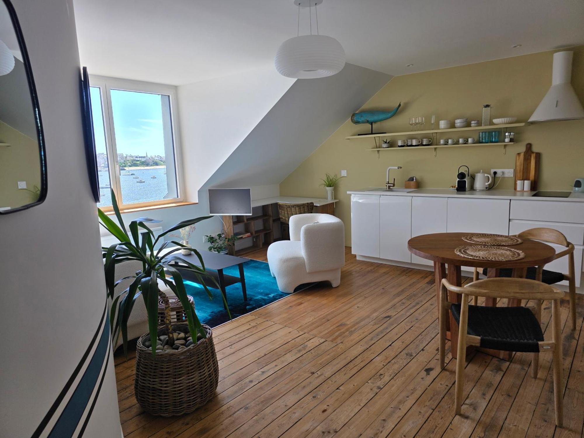 Anatoline Audierne Appart'Hotel Vue Mer - Sea & Harbor Stay Exteriör bild